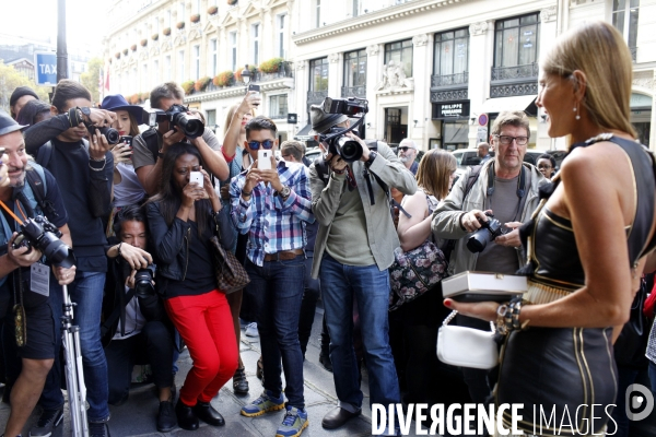 Ambiance autour du défilé Balmain pendant la Fashion Week de Paris