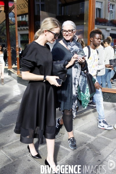Ambiance autour du défilé Balmain pendant la Fashion Week de Paris