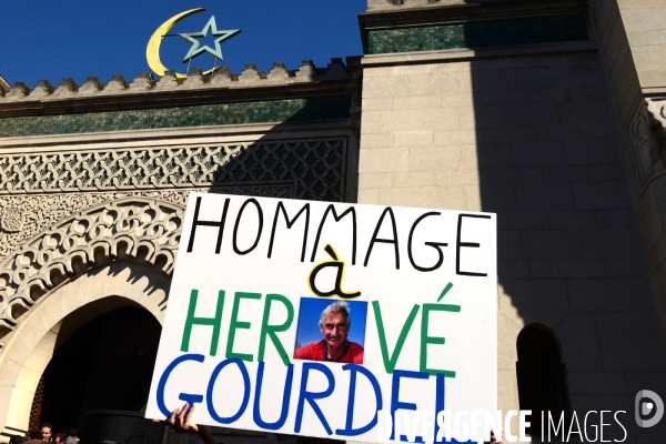 Hommage à Hervé Gourdel à la Grande Mosquée de Paris. Tribute to Hervé Gourdel the Great Mosque of Paris.