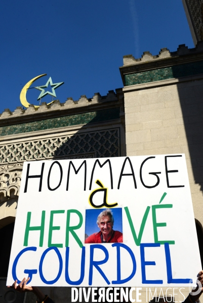 Hommage à Hervé Gourdel à la Grande Mosquée de Paris. Tribute to Hervé Gourdel the Great Mosque of Paris.