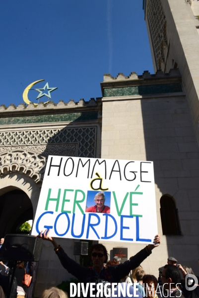 Hommage à Hervé Gourdel à la Grande Mosquée de Paris. Tribute to Hervé Gourdel the Great Mosque of Paris.