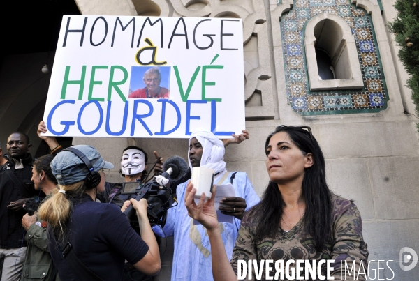 Hommage à Hervé Gourdel par les musulmans de France à la Grande Mosquée de Paris. Tribute to Hervé Gourdel by Muslims of France at the Great Mosque of Paris.