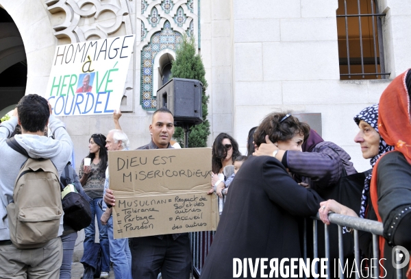 Hommage à Hervé Gourdel par les musulmans de France à la Grande Mosquée de Paris. Tribute to Hervé Gourdel by Muslims of France at the Great Mosque of Paris.