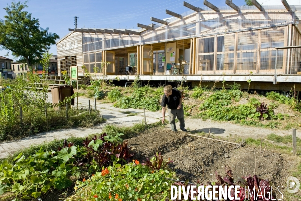 R Urban. Une ferme agro-ecologique participative a Colombes