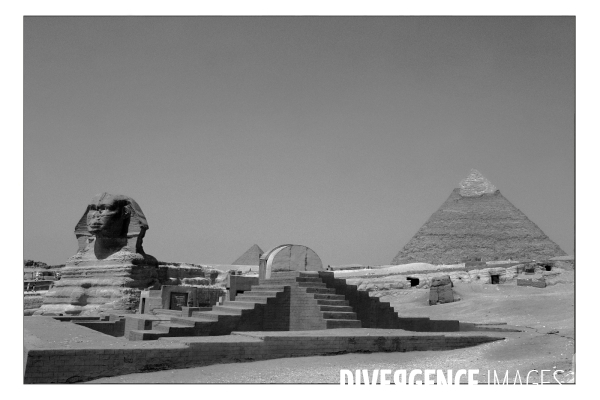 The Great pyramids and Sphinx of Egypt. La Grande Pyramide et le Sphinx d Egypte.