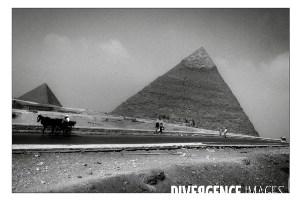The Great pyramids and Sphinx of Egypt. La Grande Pyramide et le Sphinx d Egypte.