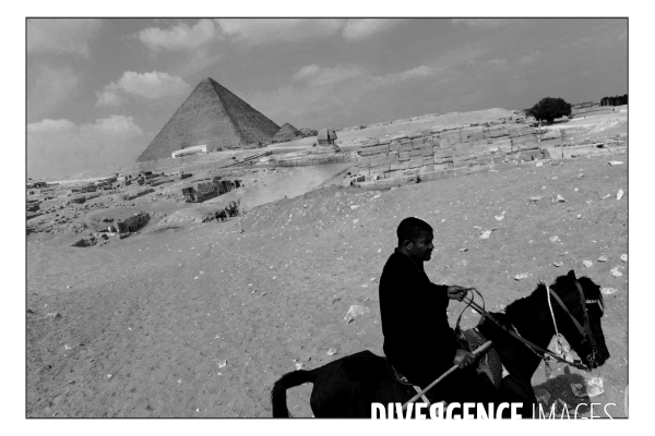 The Great pyramids and Sphinx of Egypt. La Grande Pyramide et le Sphinx d Egypte.