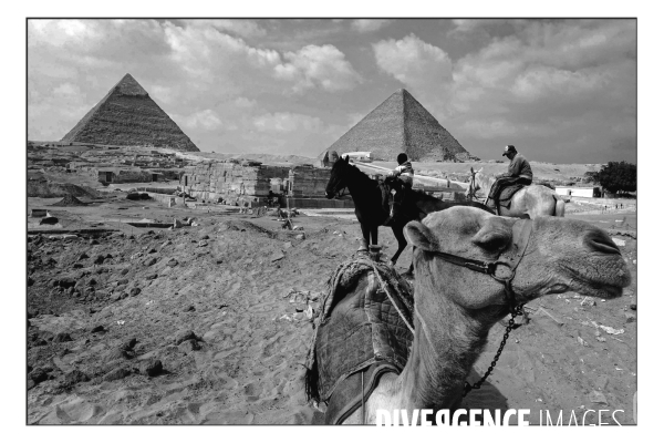 The Great pyramids and Sphinx of Egypt. La Grande Pyramide et le Sphinx d Egypte.