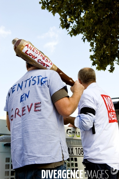 Manifestation des pharmaciens,dentistes,ophtalmologistes devant Bercy
