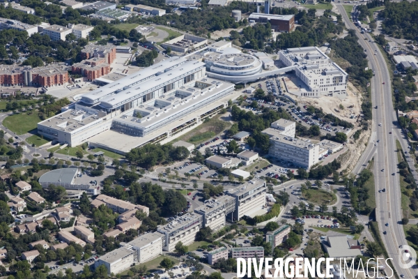 Vue aérienne de Nîmes