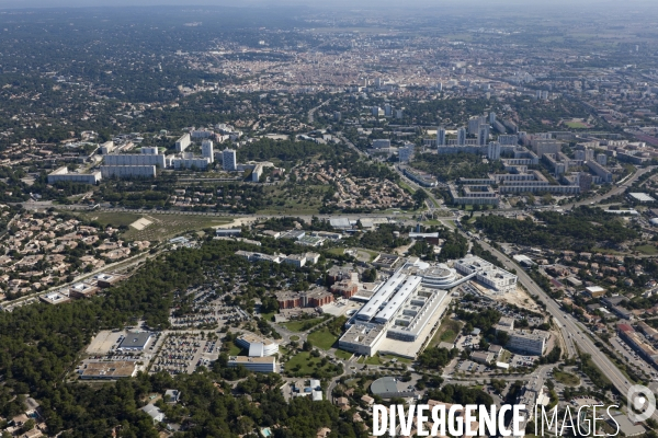 Vue aérienne de Nîmes