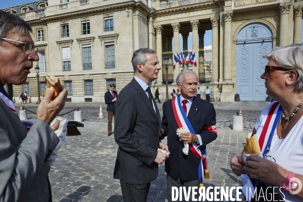 Bruno Le Maire avec des élus du Nord