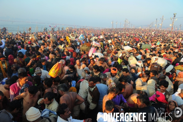 Kumbh Mela Hindu pilgrimage Ritual and worship 2013. Kumbh Mela hindou pèlerinage rituel et de culte 2013.