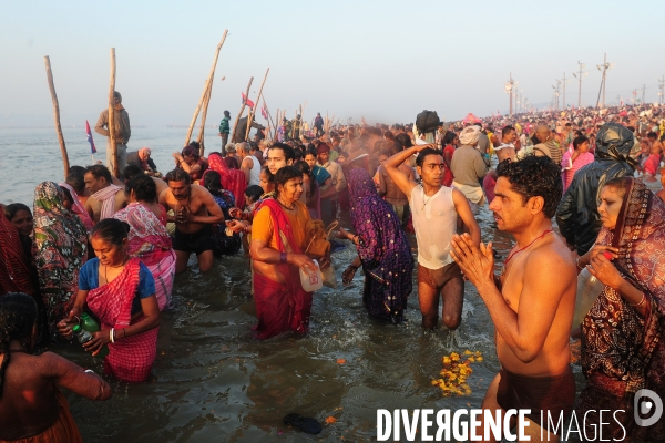 Kumbh Mela Hindu pilgrimage Ritual and worship 2013. Kumbh Mela hindou pèlerinage rituel et de culte 2013.