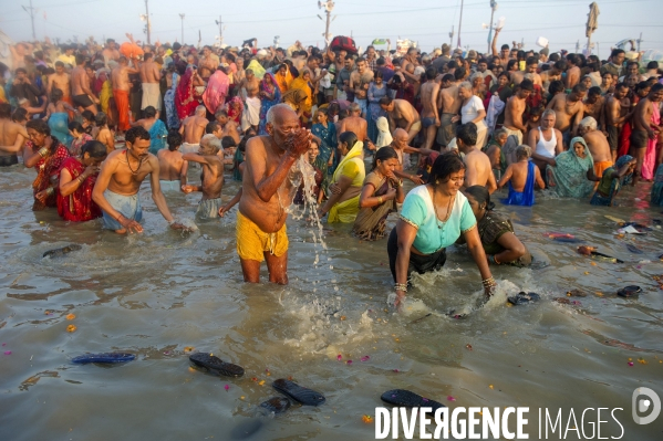 Kumbh Mela Hindu pilgrimage Ritual and worship 2013. Kumbh Mela hindou pèlerinage rituel et de culte 2013.