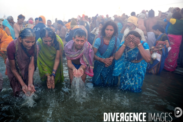 Kumbh Mela Hindu pilgrimage Ritual and worship 2013. Kumbh Mela hindou pèlerinage rituel et de culte 2013.