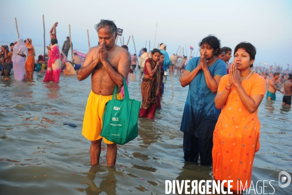 Kumbh Mela Hindu pilgrimage Ritual and worship 2013. Kumbh Mela hindou pèlerinage rituel et de culte 2013.