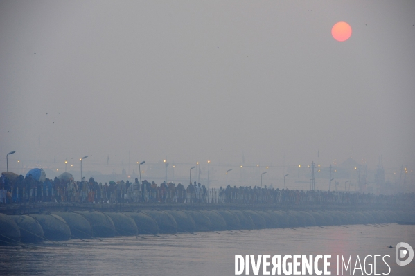 Kumbh Mela Hindu pilgrimage Ritual and worship 2013. Kumbh Mela hindou pèlerinage rituel et de culte 2013.