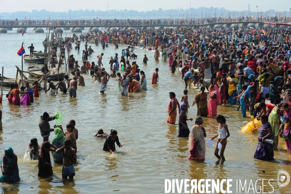 Kumbh Mela Hindu pilgrimage Ritual and worship 2013. Kumbh Mela hindou pèlerinage rituel et de culte 2013.