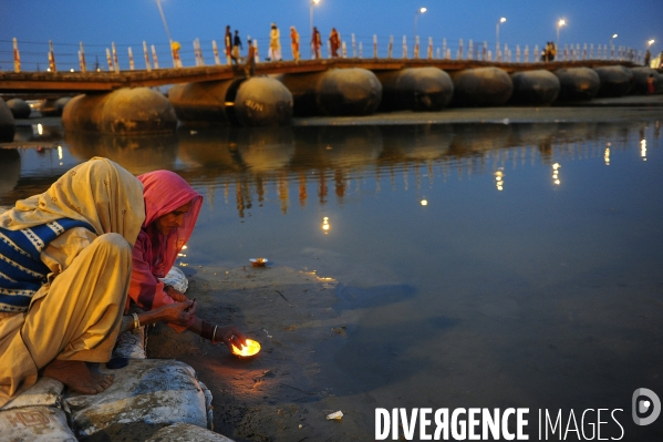 Kumbh Mela Hindu pilgrimage Ritual and worship 2013. Kumbh Mela hindou pèlerinage rituel et de culte 2013.