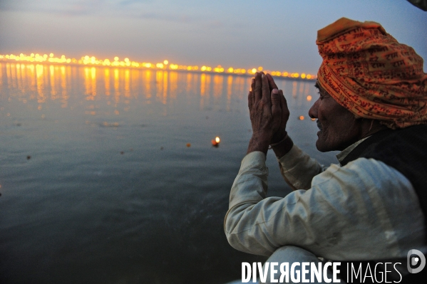 Kumbh Mela Hindu pilgrimage Ritual and worship 2013. Kumbh Mela hindou pèlerinage rituel et de culte 2013.