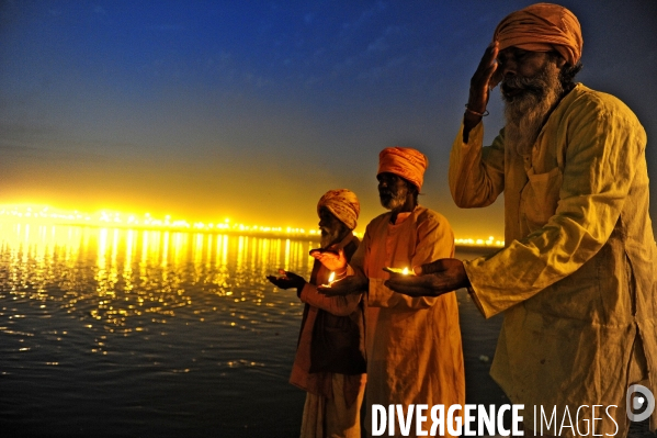 Kumbh Mela Hindu pilgrimage Ritual and worship 2013. Kumbh Mela hindou pèlerinage rituel et de culte 2013.