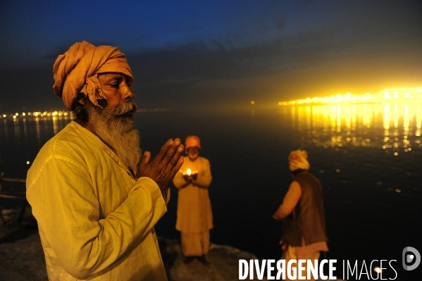 Kumbh Mela Hindu pilgrimage Ritual and worship 2013. Kumbh Mela hindou pèlerinage rituel et de culte 2013.