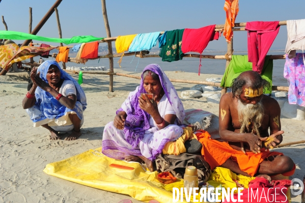 Kumbh Mela Hindu pilgrimage Ritual and worship 2013. Kumbh Mela hindou pèlerinage rituel et de culte 2013.