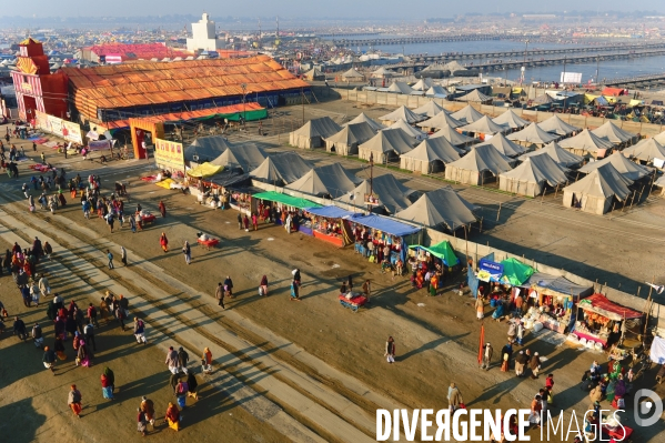 Kumbh Mela Hindu pilgrimage logistics and daily life 2013. Kumbh Mela hindous logistique du pèlerinage et vie quotidienne 2013.