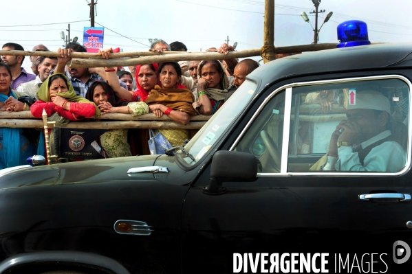 Kumbh Mela Hindu pilgrimage logistics and daily life 2013. Kumbh Mela hindous logistique du pèlerinage et vie quotidienne 2013.
