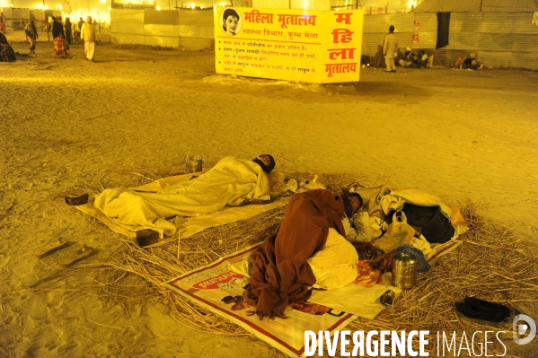 Kumbh Mela Hindu pilgrimage logistics and daily life 2013. Kumbh Mela hindous logistique du pèlerinage et vie quotidienne 2013.