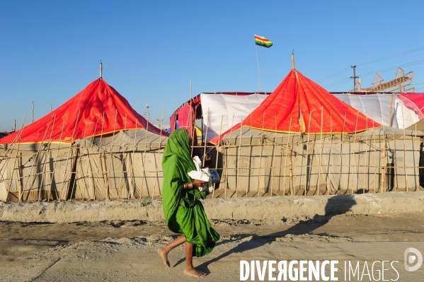 Kumbh Mela Hindu pilgrimage logistics and daily life 2013. Kumbh Mela hindous logistique du pèlerinage et vie quotidienne 2013.