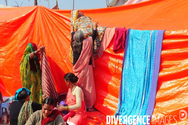 Kumbh Mela Hindu pilgrimage logistics and daily life 2013. Kumbh Mela hindous logistique du pèlerinage et vie quotidienne 2013.