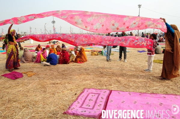 Kumbh Mela Hindu pilgrimage logistics and daily life 2013. Kumbh Mela hindous logistique du pèlerinage et vie quotidienne 2013.