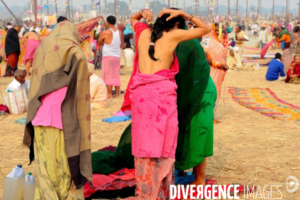 Kumbh Mela Hindu pilgrimage logistics and daily life 2013. Kumbh Mela hindous logistique du pèlerinage et vie quotidienne 2013.