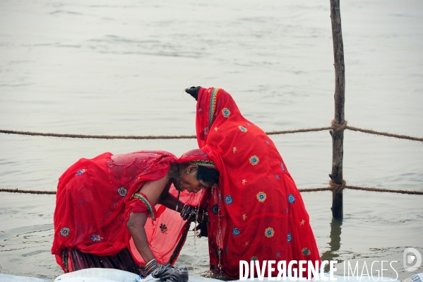 Kumbh Mela Hindu pilgrimage logistics and daily life 2013. Kumbh Mela hindous logistique du pèlerinage et vie quotidienne 2013.