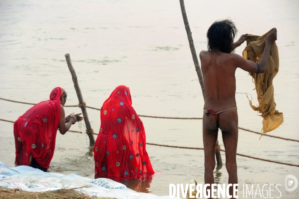 Kumbh Mela Hindu pilgrimage logistics and daily life 2013. Kumbh Mela hindous logistique du pèlerinage et vie quotidienne 2013.