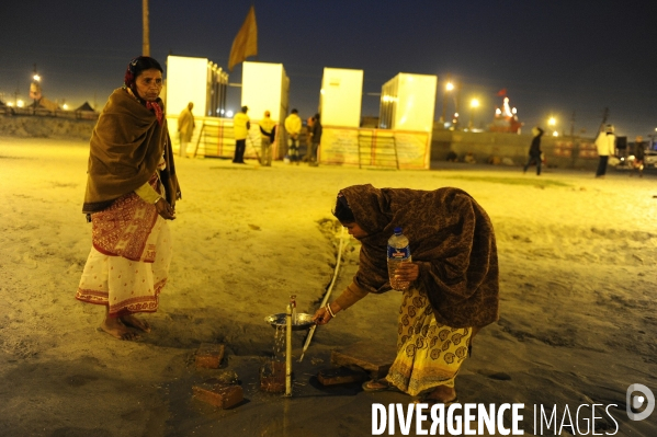 Kumbh Mela Hindu pilgrimage logistics and daily life 2013. Kumbh Mela hindous logistique du pèlerinage et vie quotidienne 2013.