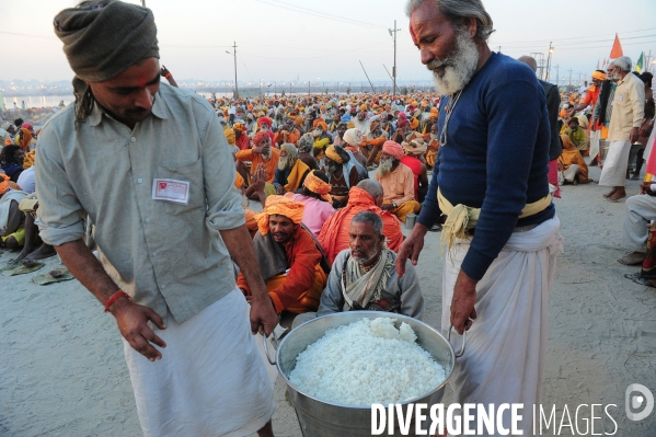 Kumbh Mela Hindu pilgrimage logistics and daily life 2013. Kumbh Mela hindous logistique du pèlerinage et vie quotidienne 2013.