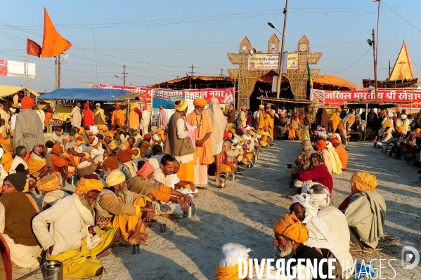 Kumbh Mela Hindu pilgrimage logistics and daily life 2013. Kumbh Mela hindous logistique du pèlerinage et vie quotidienne 2013.