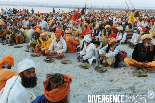 Kumbh Mela Hindu pilgrimage logistics and daily life 2013. Kumbh Mela hindous logistique du pèlerinage et vie quotidienne 2013.
