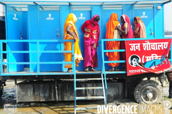 Kumbh Mela Hindu pilgrimage logistics and daily life 2013. Kumbh Mela hindous logistique du pèlerinage et vie quotidienne 2013.