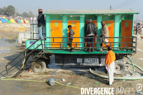 Kumbh Mela Hindu pilgrimage logistics and daily life 2013. Kumbh Mela hindous logistique du pèlerinage et vie quotidienne 2013.