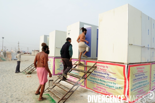 Kumbh Mela Hindu pilgrimage logistics and daily life 2013. Kumbh Mela hindous logistique du pèlerinage et vie quotidienne 2013.