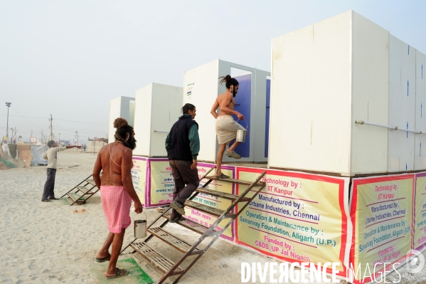 Kumbh Mela Hindu pilgrimage logistics and daily life 2013. Kumbh Mela hindous logistique du pèlerinage et vie quotidienne 2013.