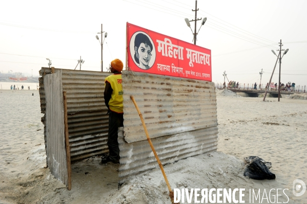 Kumbh Mela Hindu pilgrimage logistics and daily life 2013. Kumbh Mela hindous logistique du pèlerinage et vie quotidienne 2013.