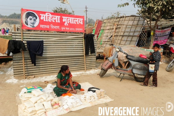 Kumbh Mela Hindu pilgrimage logistics and daily life 2013. Kumbh Mela hindous logistique du pèlerinage et vie quotidienne 2013.