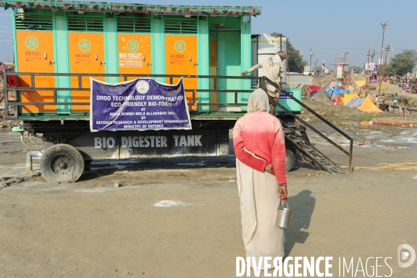 Kumbh Mela Hindu pilgrimage logistics and daily life 2013. Kumbh Mela hindous logistique du pèlerinage et vie quotidienne 2013.
