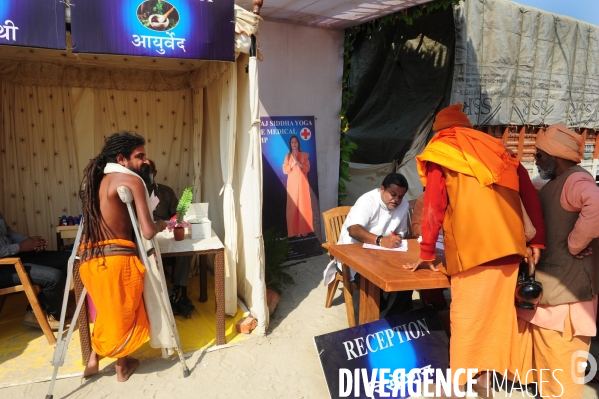 Kumbh Mela Hindu pilgrimage logistics and daily life 2013. Kumbh Mela hindous logistique du pèlerinage et vie quotidienne 2013.
