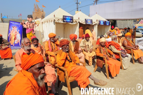 Kumbh Mela Hindu pilgrimage logistics and daily life 2013. Kumbh Mela hindous logistique du pèlerinage et vie quotidienne 2013.